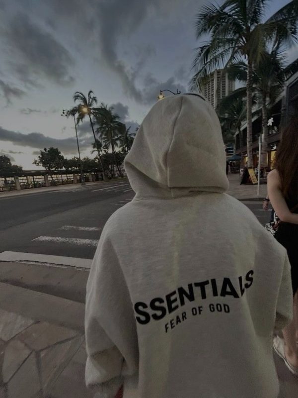 Essentials Hoodie Ireland – Premium Streetwear Guide